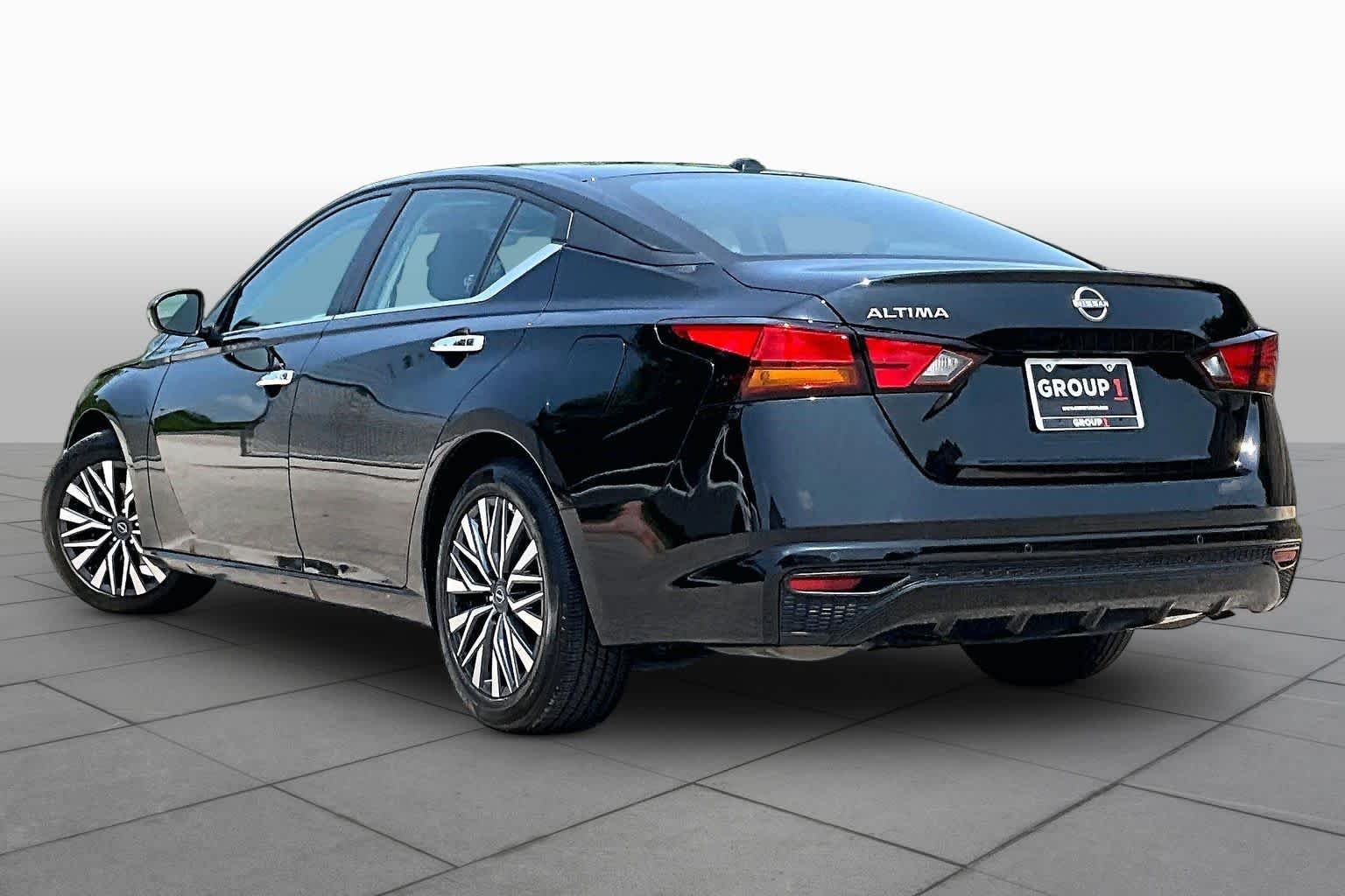 Certified Used 2025 Super Black Nissan SV image 12