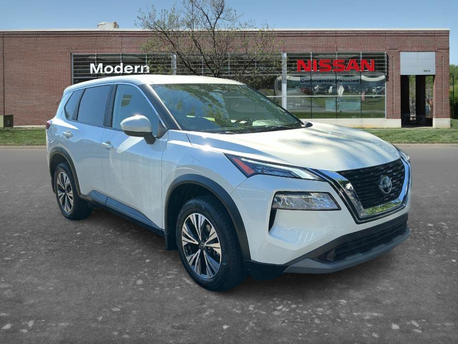 Certified Used 2023 Pearl White Tricoat Nissan SV image 5