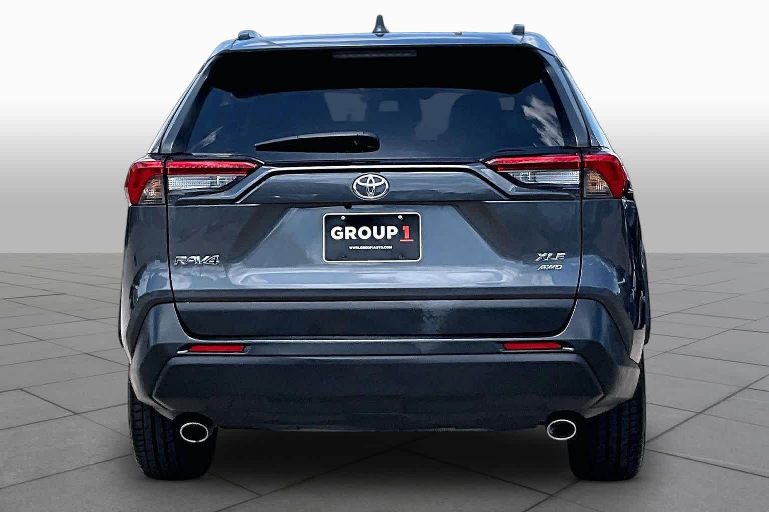 Used 2021 Magnetic Gray Metallic Toyota XLE Premium image 5