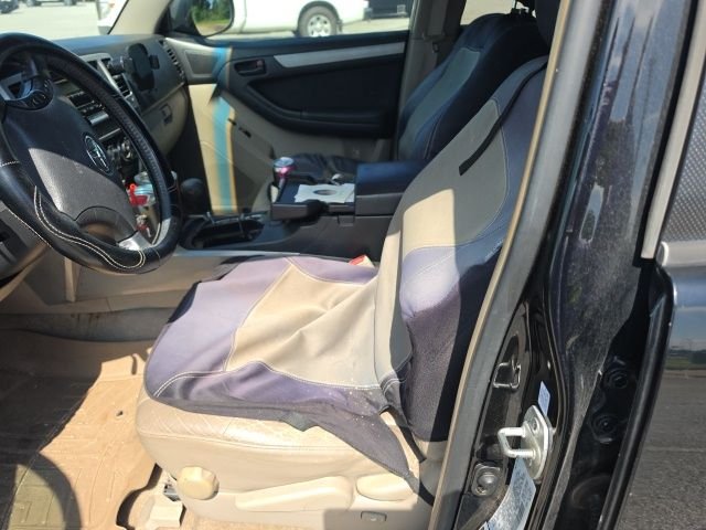 Used 2005 Black Toyota SR5 image 11