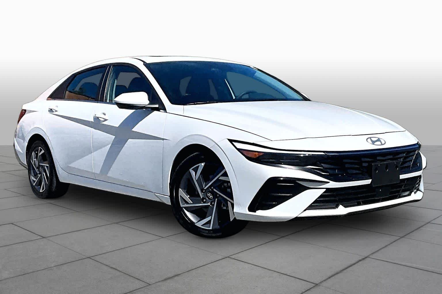 Used 2025 Serenity White Hyundai SEL Convenience image 3