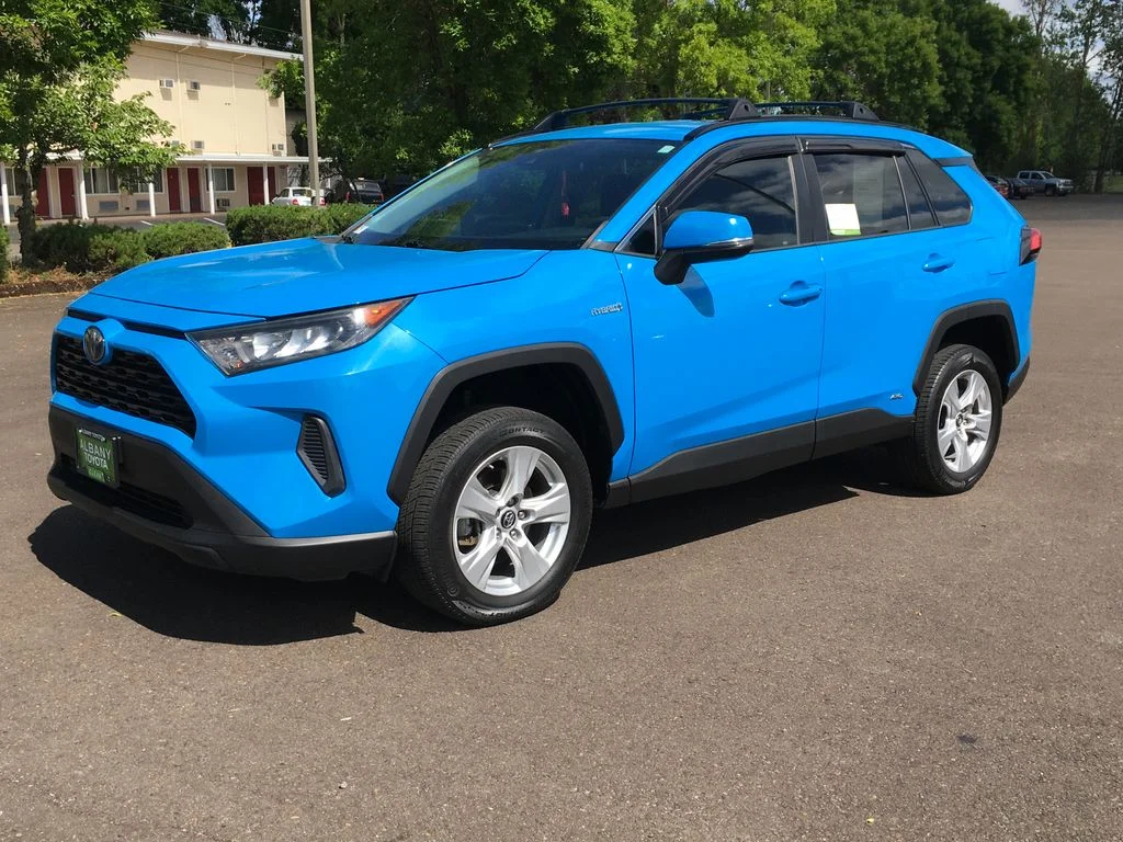 2019 Toyota RAV4 LE - Photo 12
