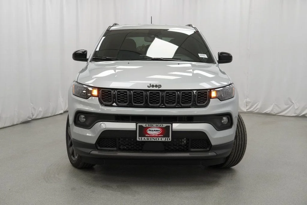 New 2026 Silver Zynith Metallic Clear-Coat Exterior Paint Jeep Latitude image 7