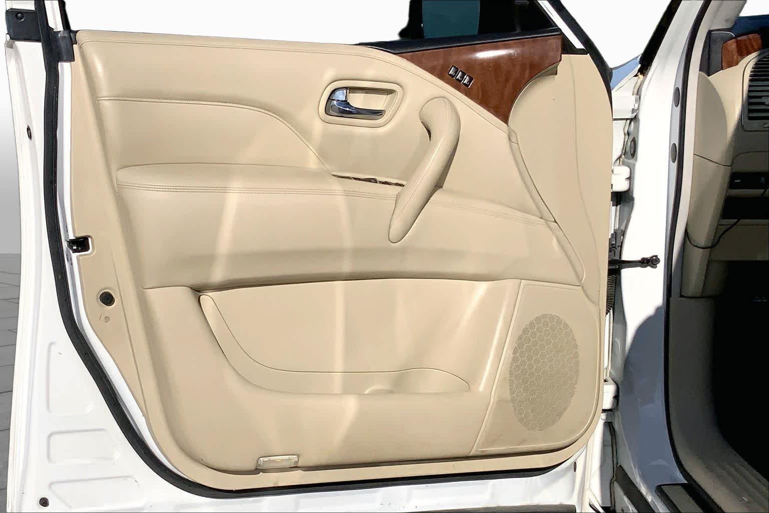 Used 2019 Moonstone White INFINITI LUXE image 22