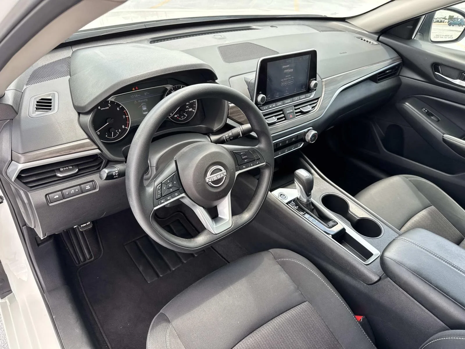 2025 Nissan Altima SV - Photo 18