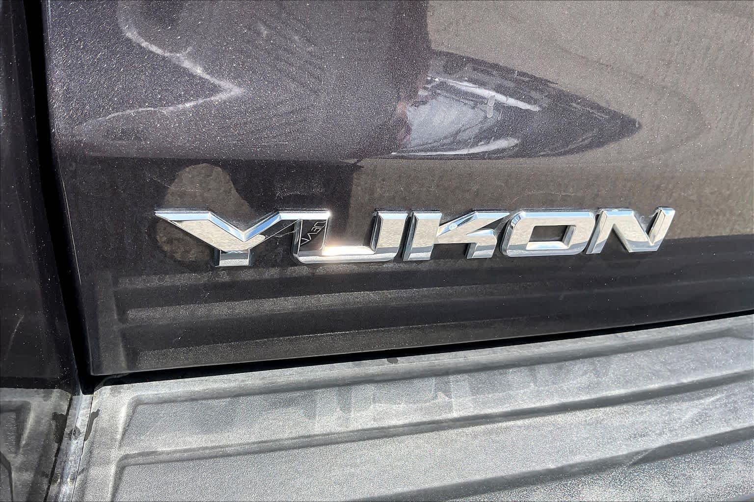 Used 2018 Iridium Metallic GMC SLT image 10