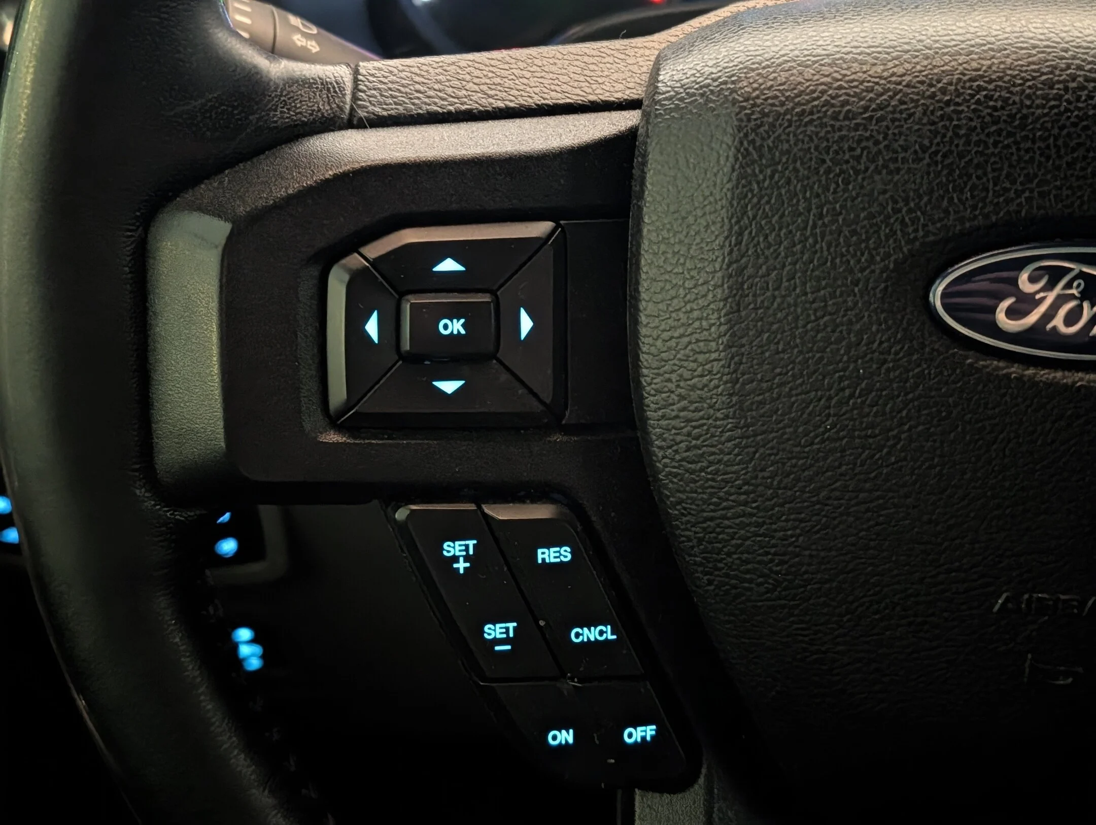 Used 2020 Black Ford XLT - 302A Pkg - 5.0L V-8 - Rear View Camera - XL 4WD SuperCrew 5.5 Box image 17
