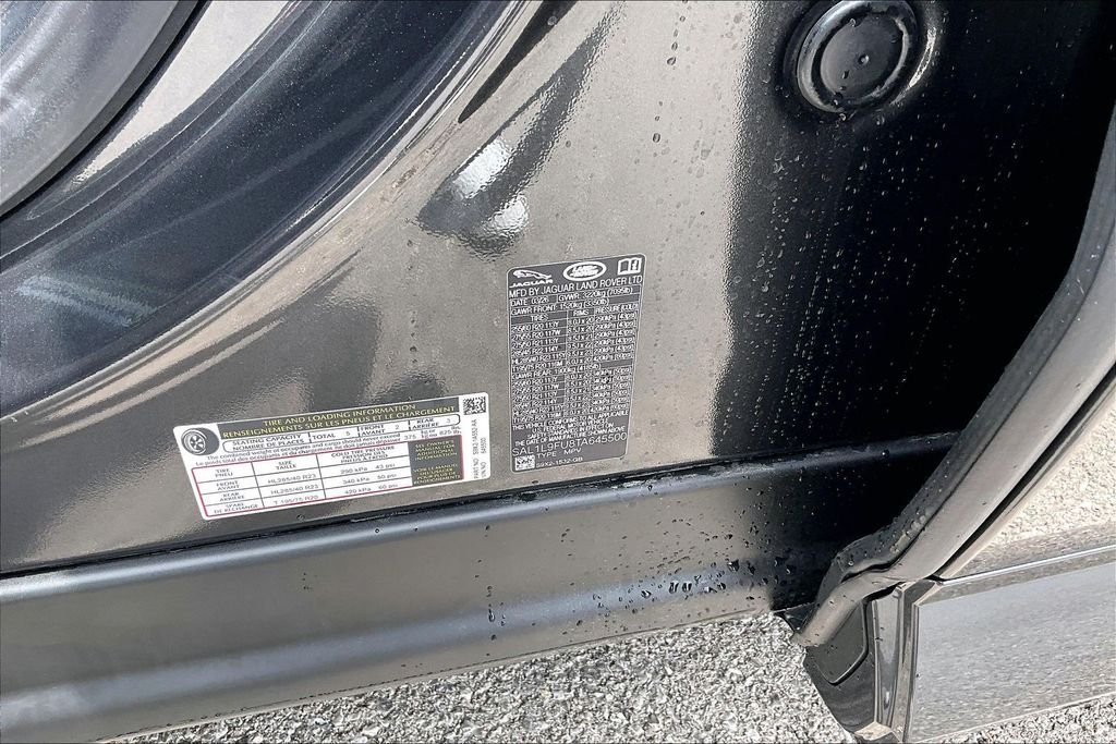New 2026 Carpathian Grey LAND ROVER Dynamic SE image 13