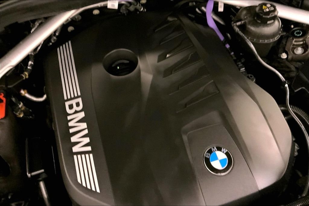 Used 2026 Manhattan Green Metallic BMW  image 31