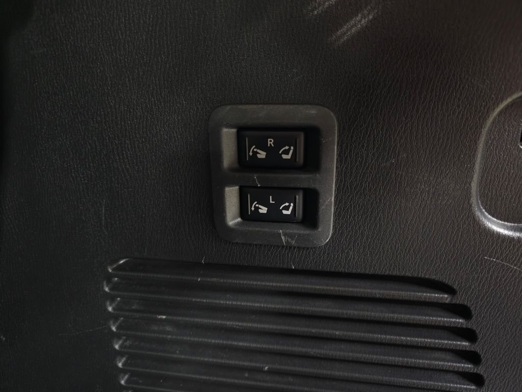 Used 2020 Super Black Nissan Platinum image 7