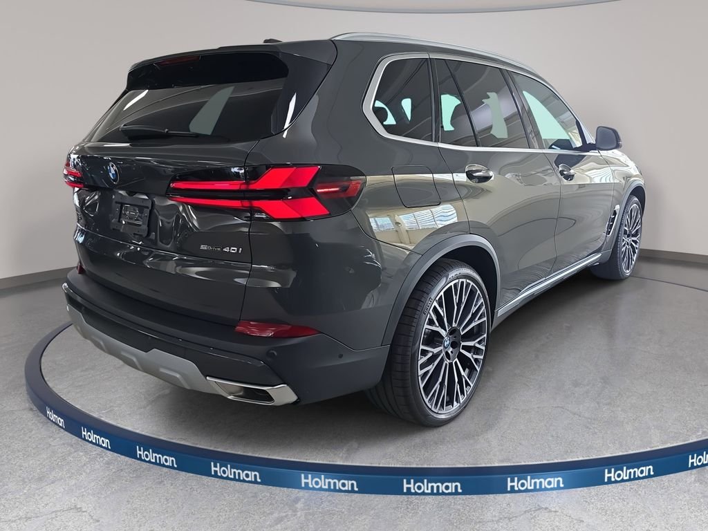New 2026 Dravit Grey Metallic BMW sDrive40i image 4