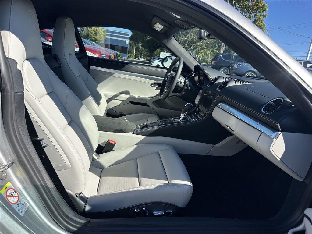 Used 2024  Porsche Style Edition image 16