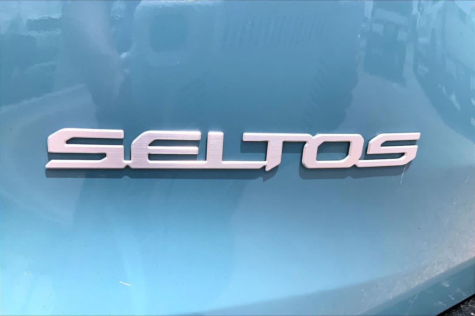 Used 2024 Pluton Blue/Black Roof Kia S image 33