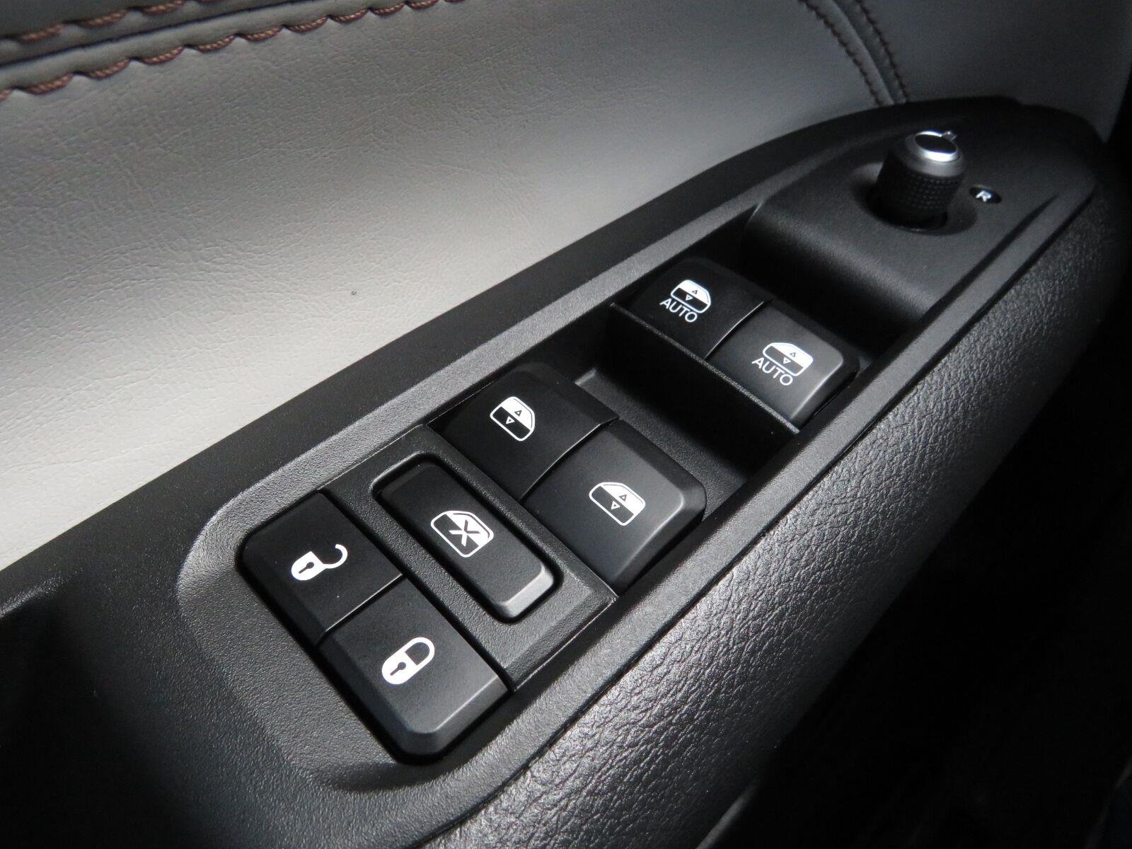 Used 2023 Bright White Clearcoat Jeep Limited image 31