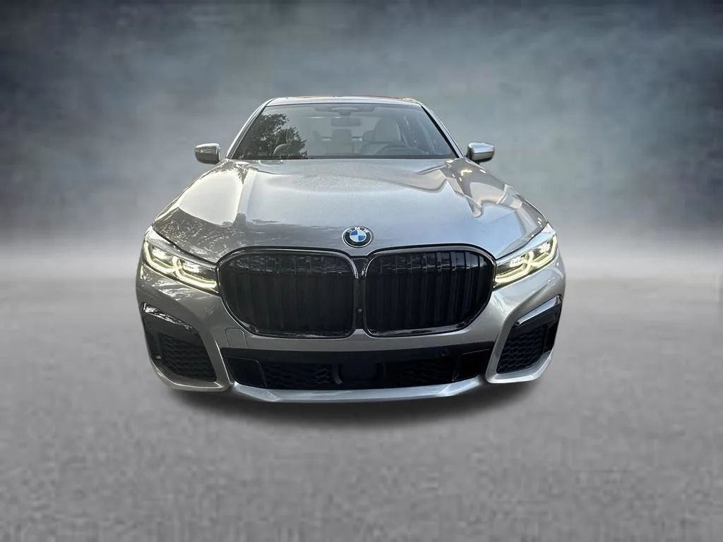 Used 2022 Donington Gray Metallic BMW 740i image 9