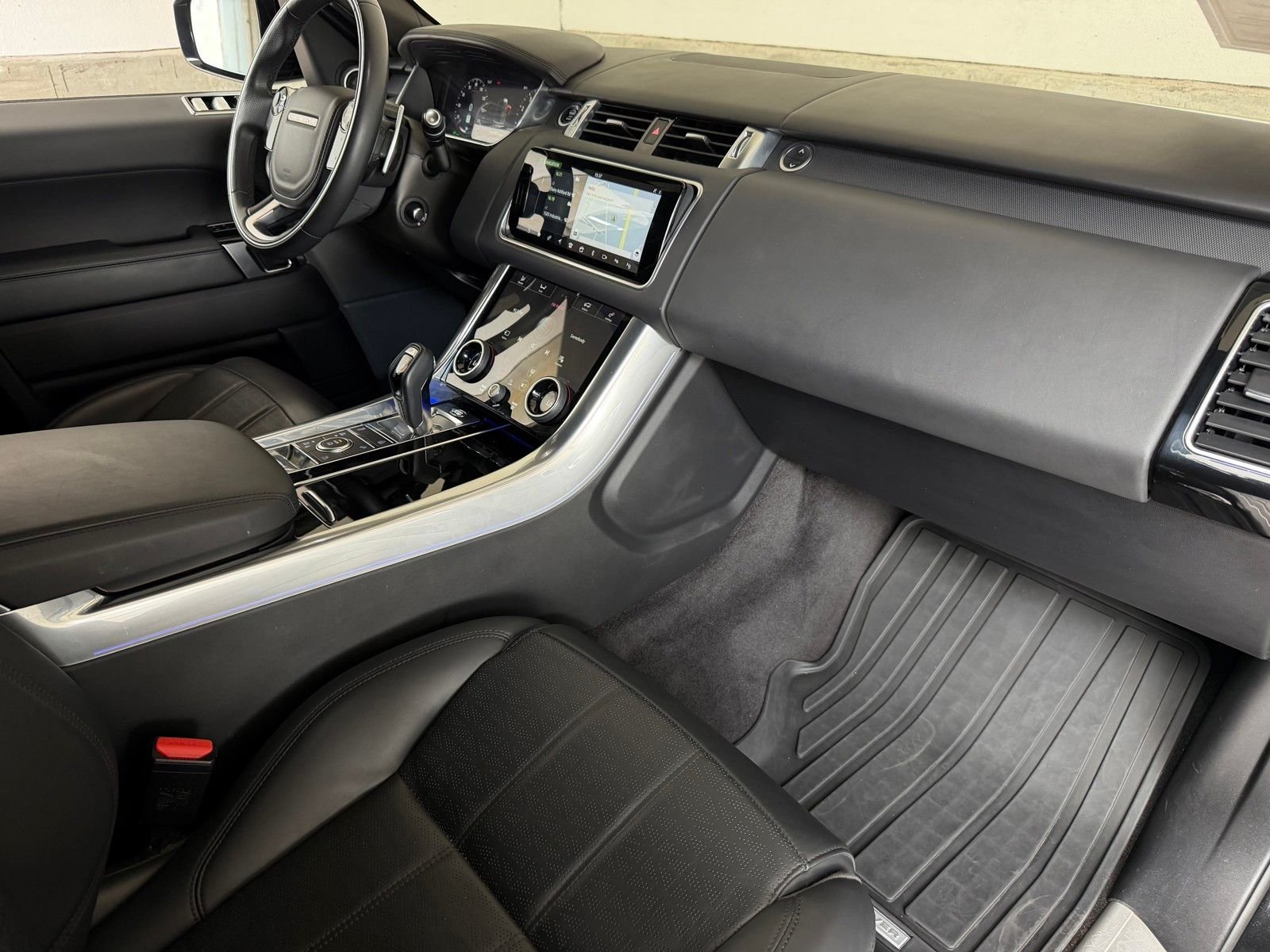 Used 2019 Black Land Rover Autobiography image 17