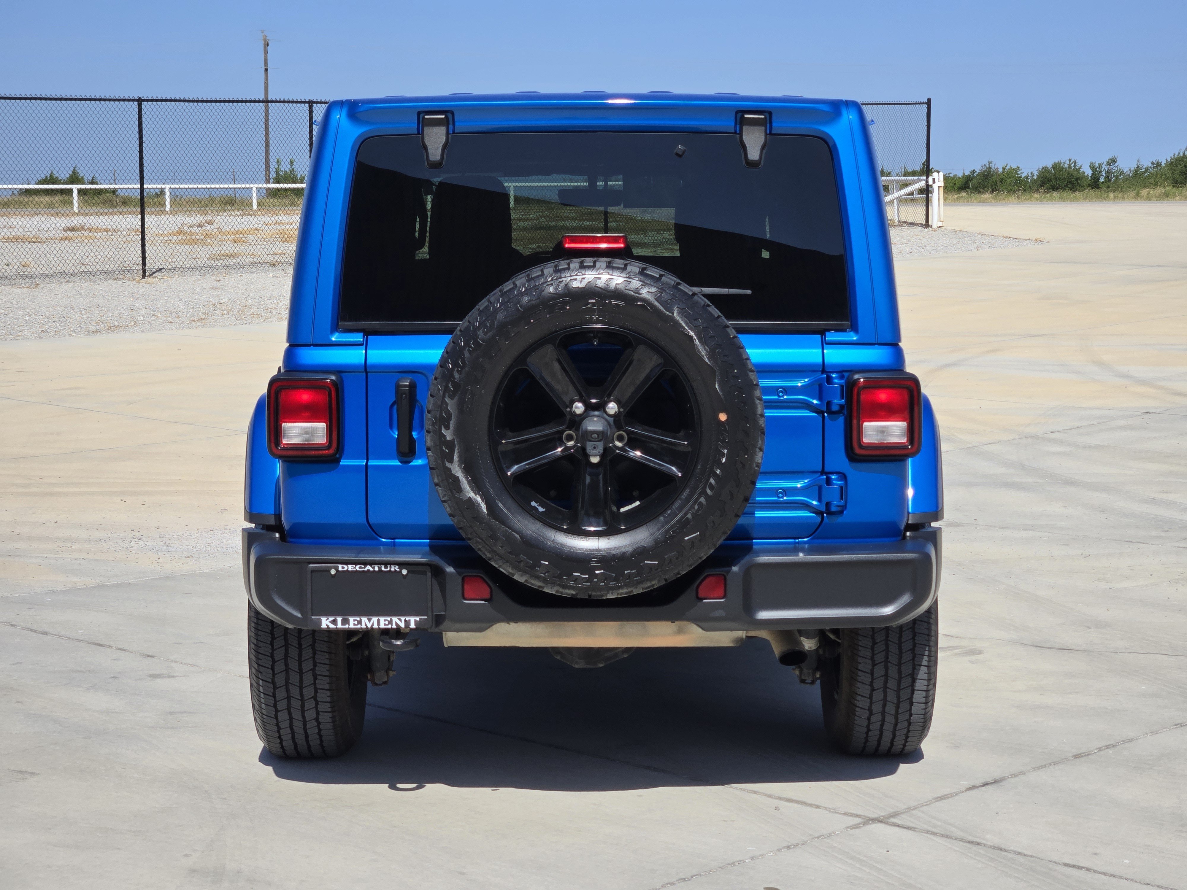 Used 2021 Hydro Blue Pearlcoat Jeep Unlimited Sahara Altitude image 7