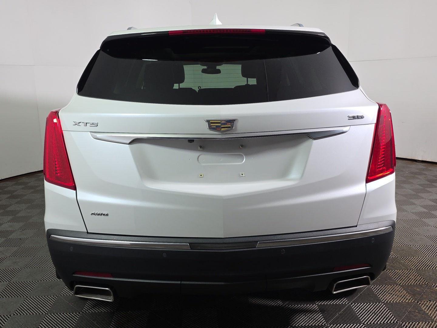 Used 2019 Crystal White Tricoat Cadillac Luxury AWD image 11