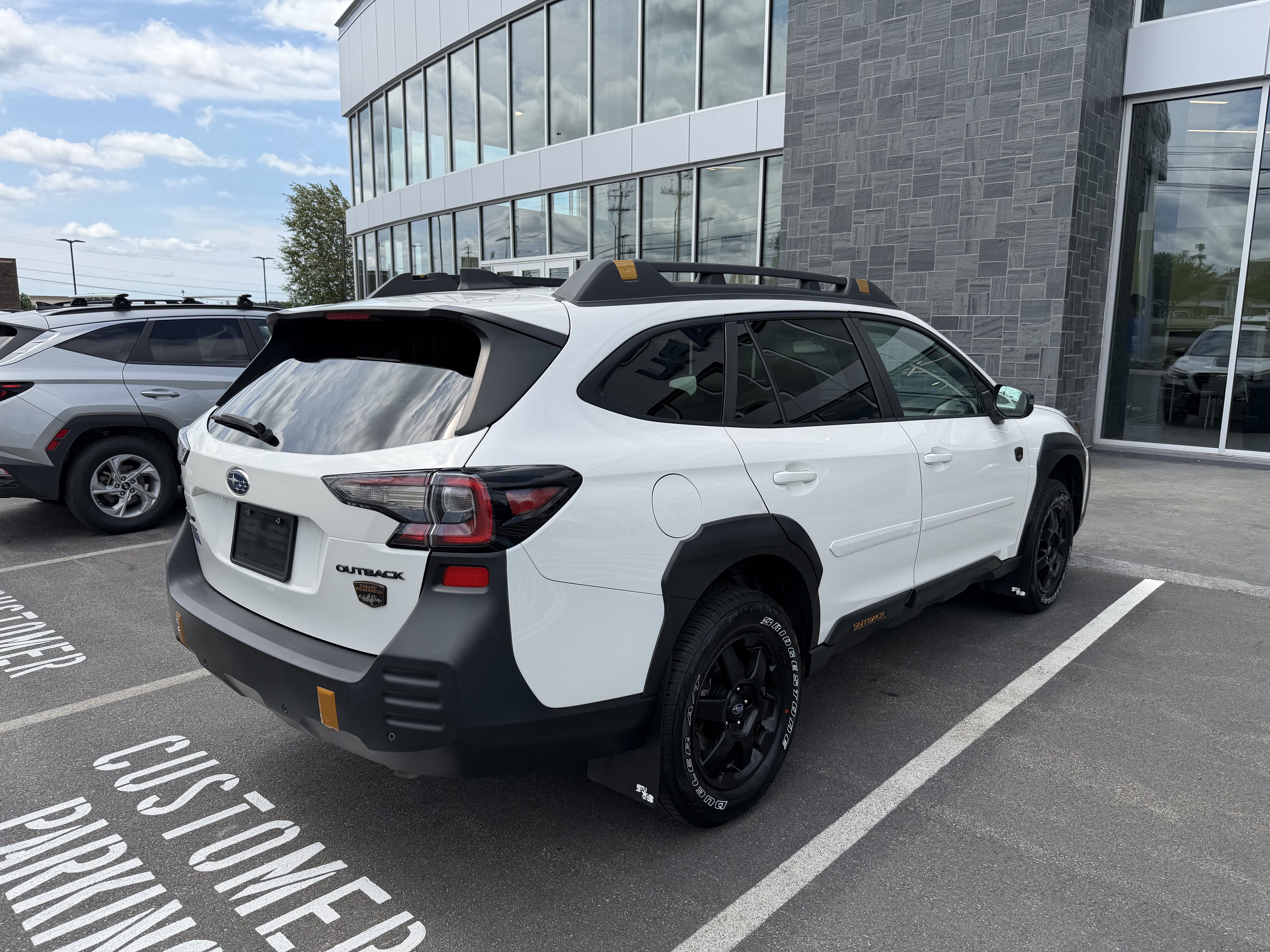 Used 2024 Crystal White Pearl Subaru Wilderness image 5