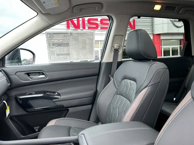 2026 Nissan Pathfinder Platinum - Photo 28