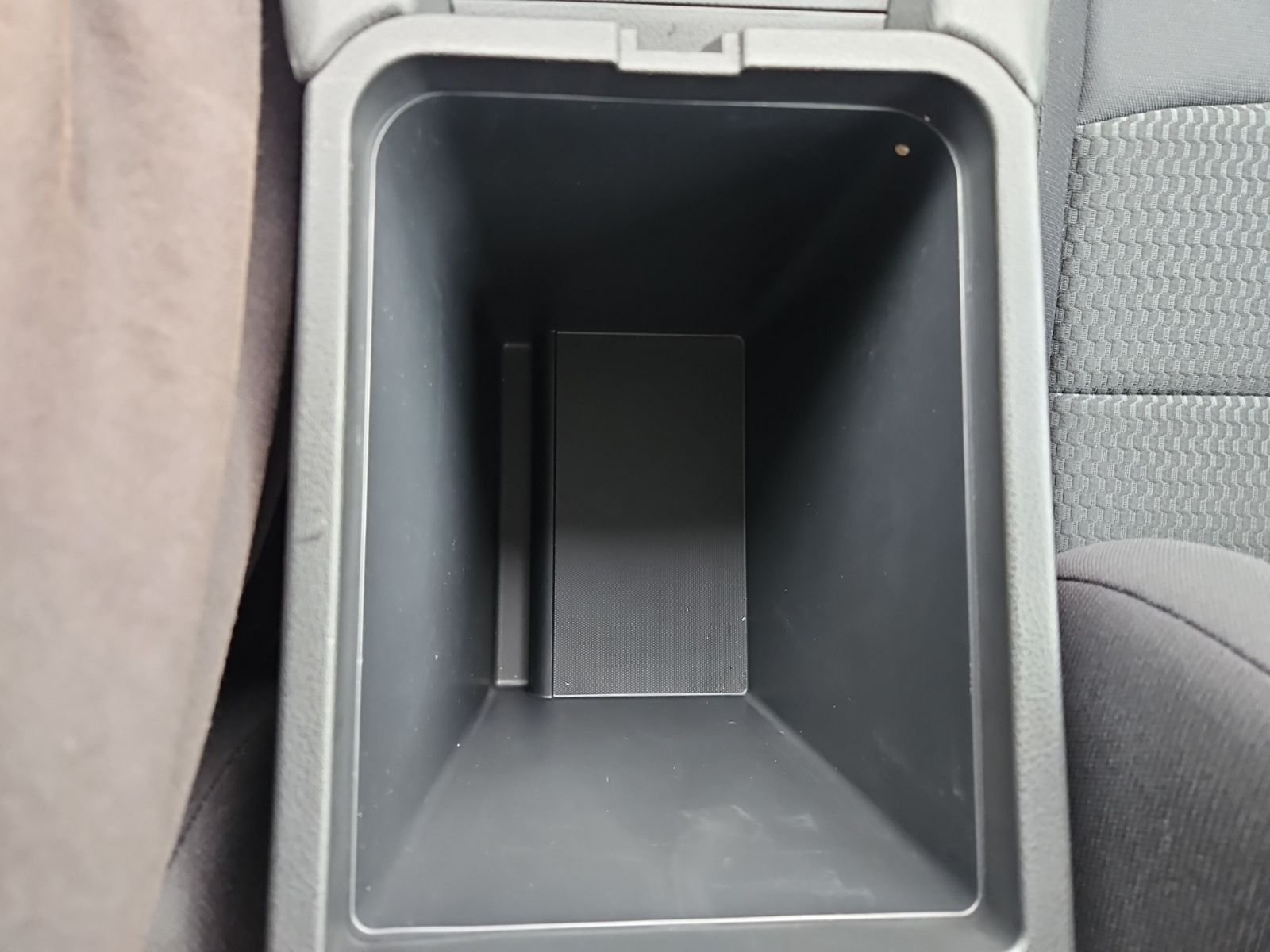 Used 2022 Silver Nissan S image 25