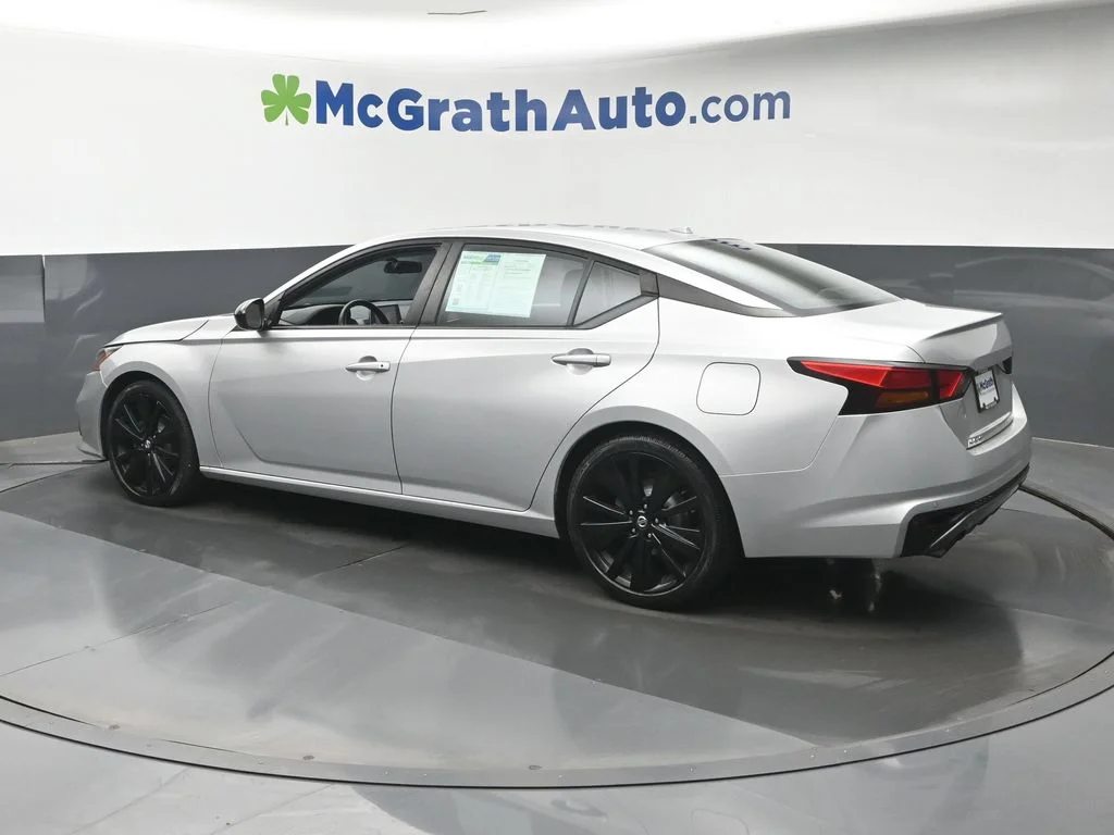 Used 2020 Silver Nissan 2.5 SR image 25
