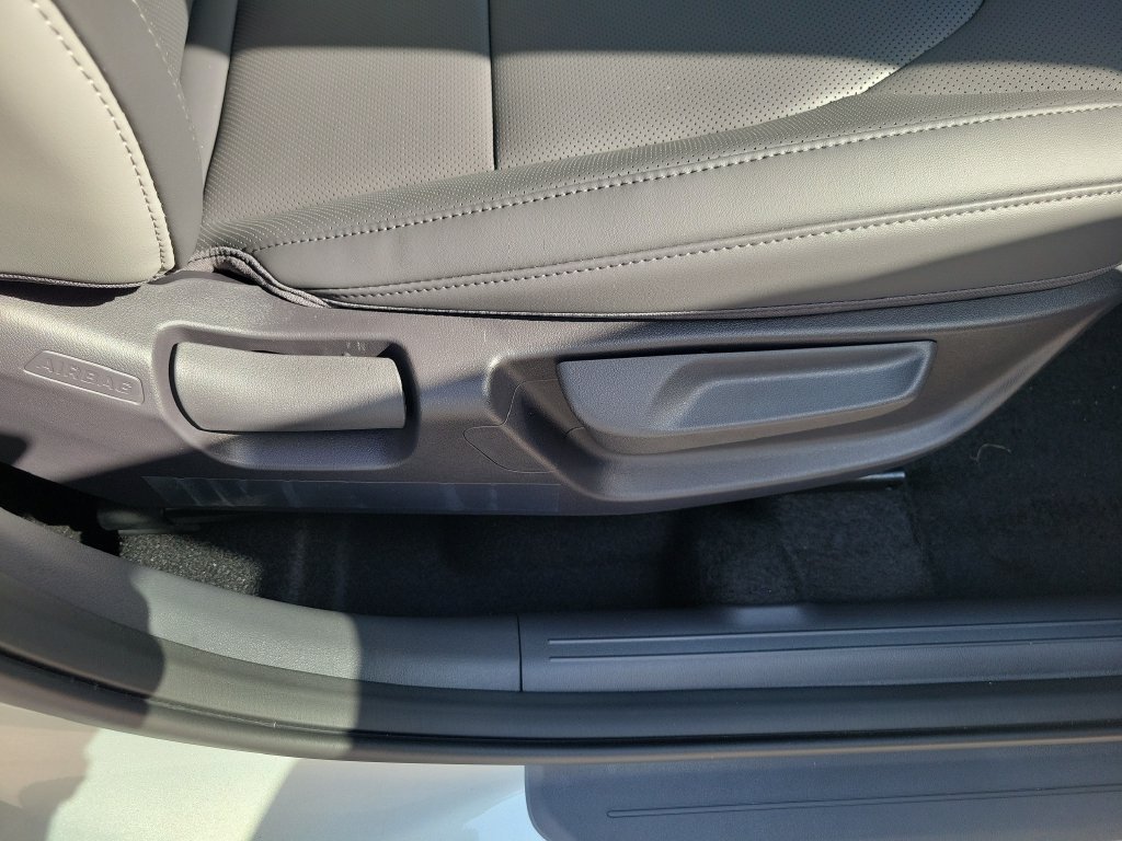 New 2027 Ivory Silver Kia EX image 9