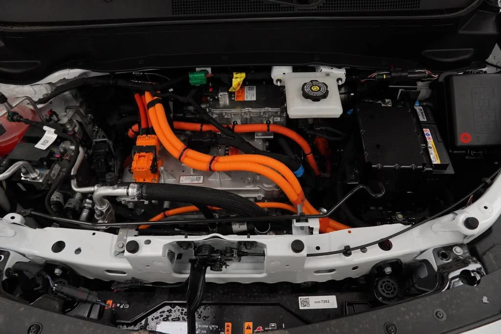 New 2027 Summit White Chevrolet LT image 39