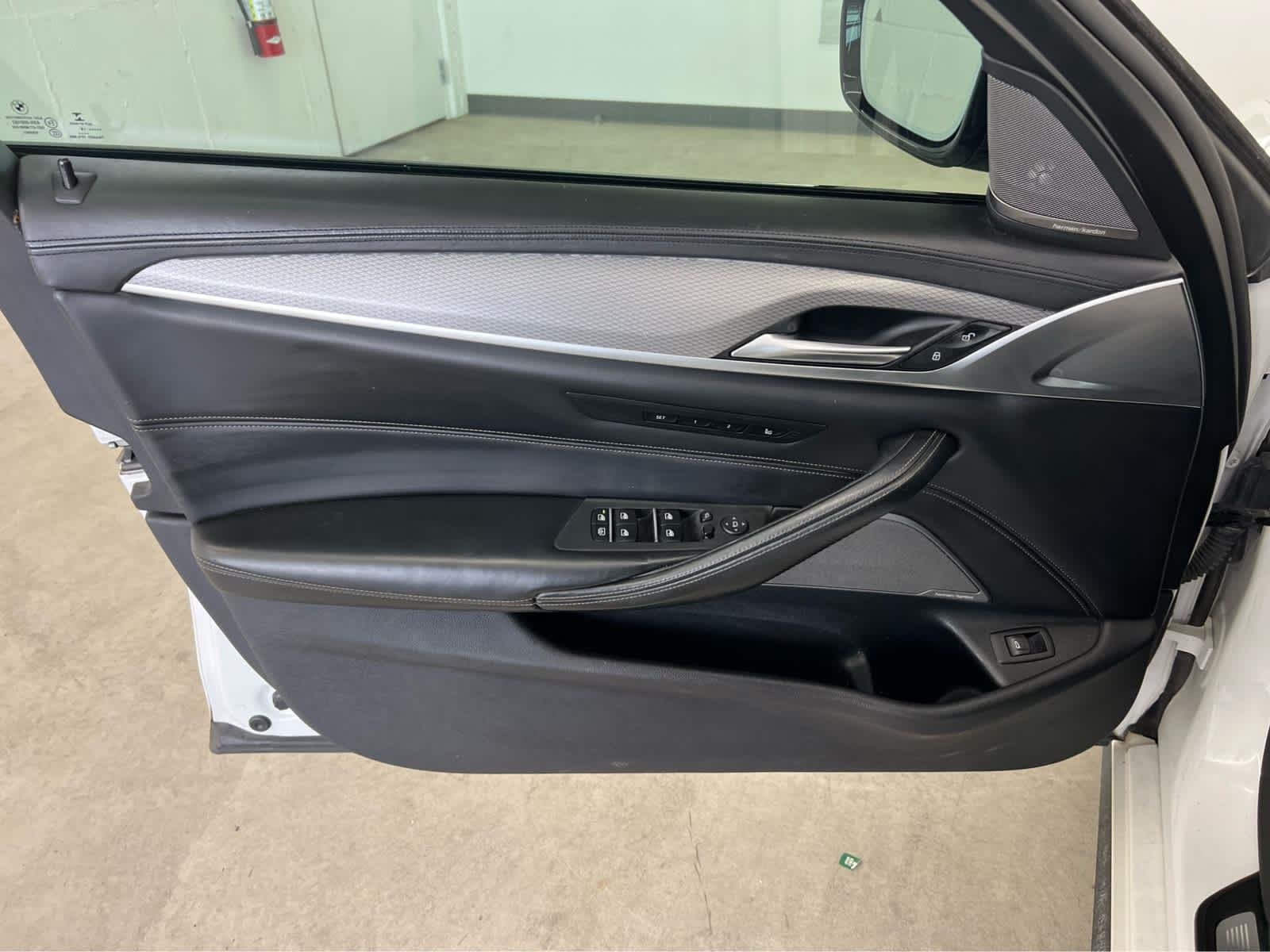 2018 BMW 5 Series M550i - Photo 11