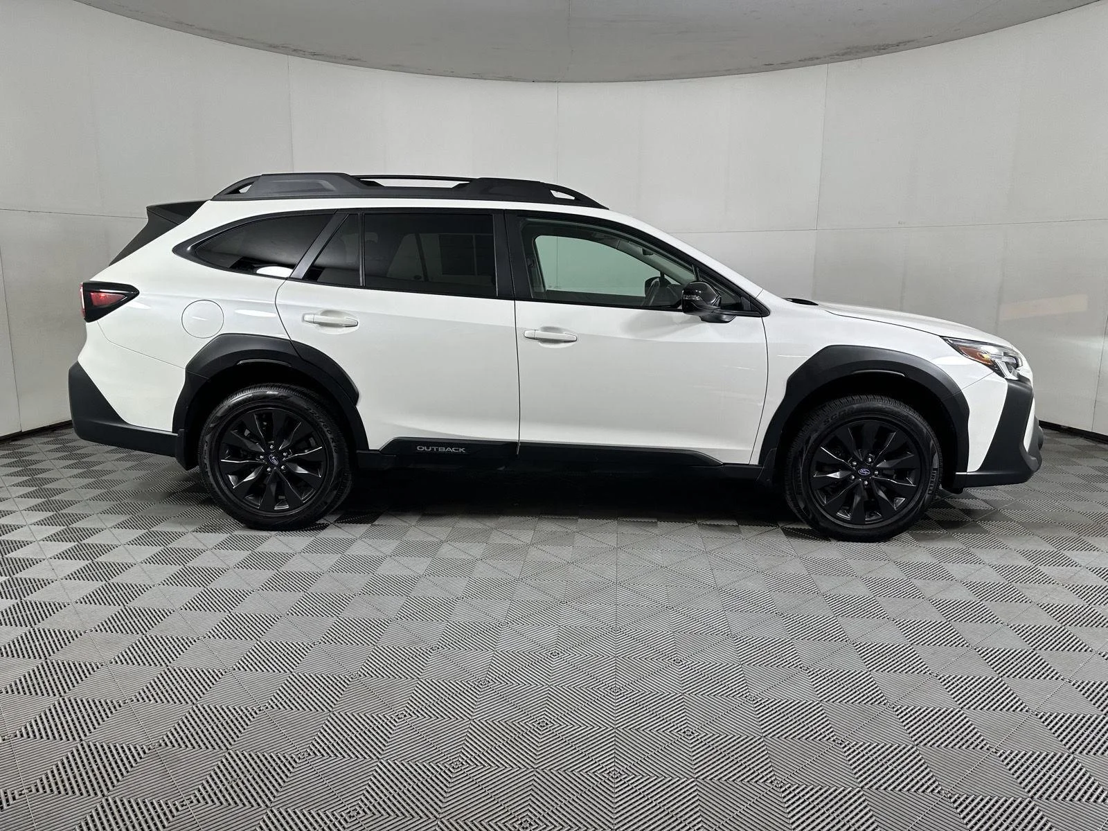 Used 2025 Crystal White Pearl Subaru Onyx Edition image 8