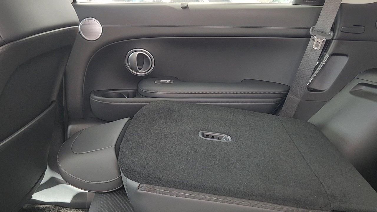 New 2027 Creamy White Pearl Hyundai SEL AWD image 15