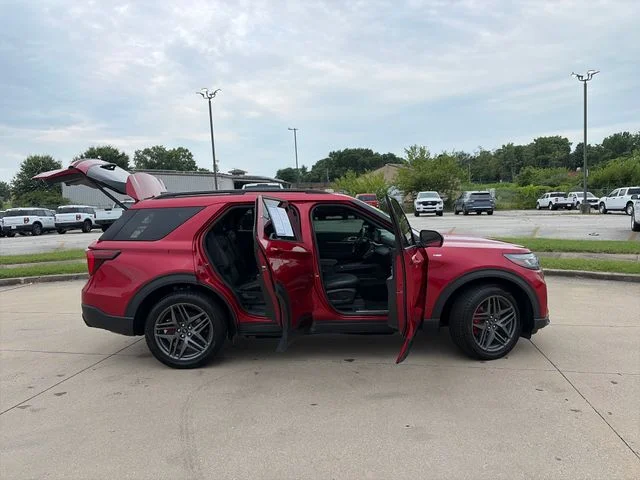 Used 2025 Red Ford ST-Line image 39