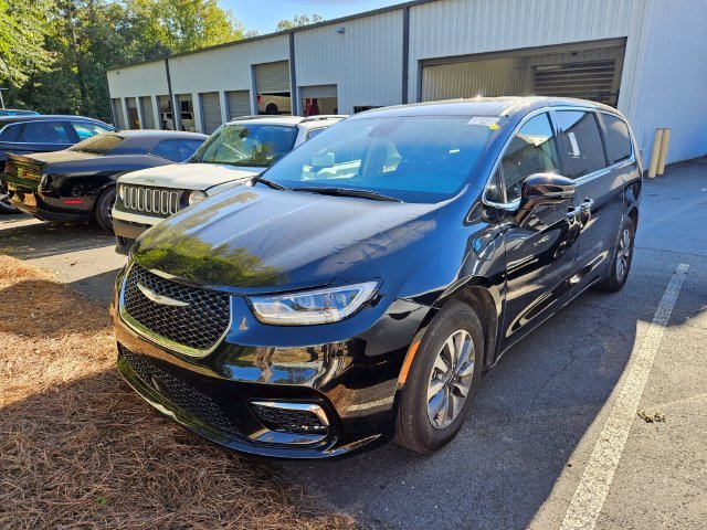Used 2024 Black Chrysler Select image 3