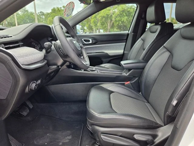 Certified Used 2025 White Jeep Latitude image 13