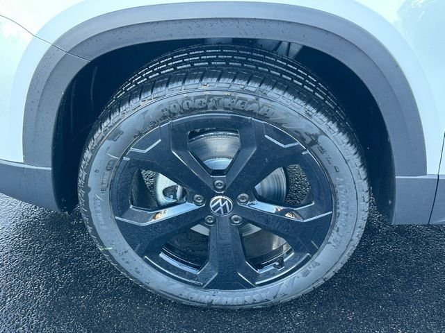 New 2026 Pure White Volkswagen 1.5T SEL image 10