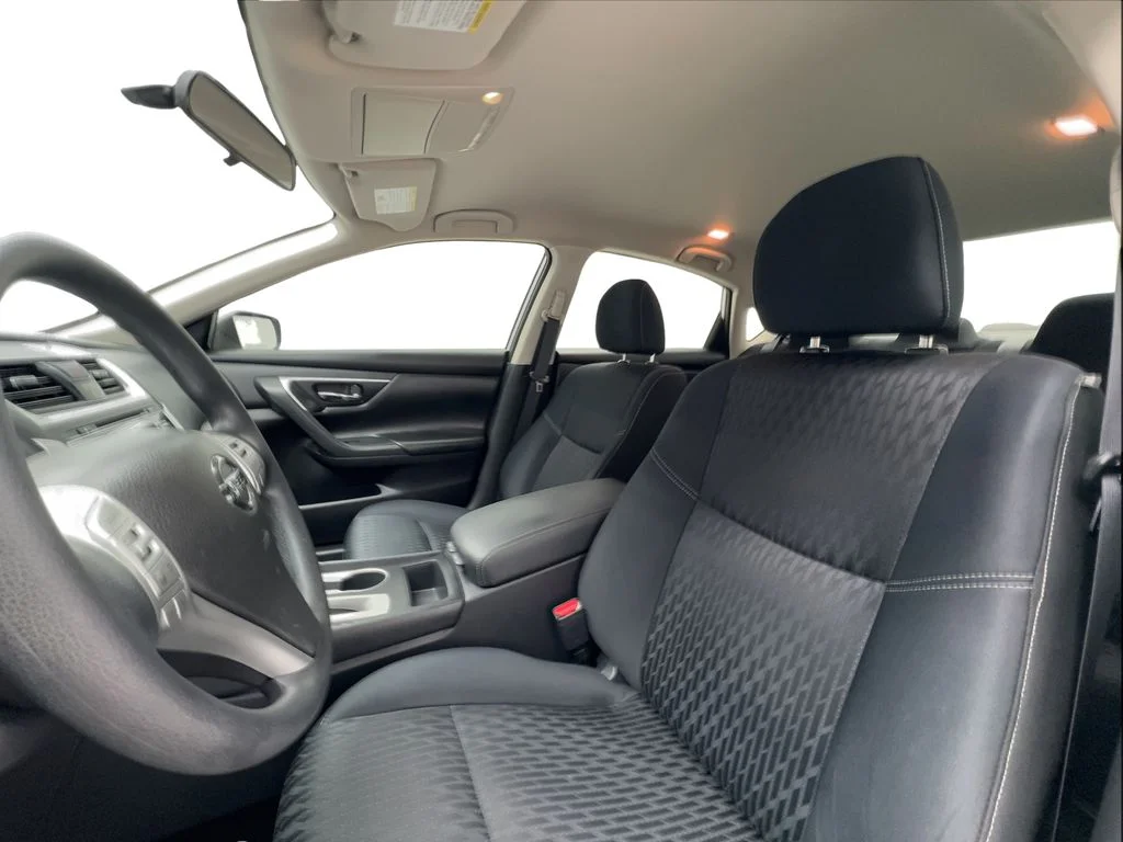 Used 2018 Silver Nissan 2.5 S image 19