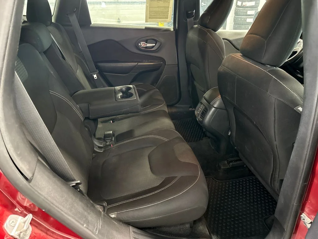 Used 2015 Red Jeep Latitude image 14
