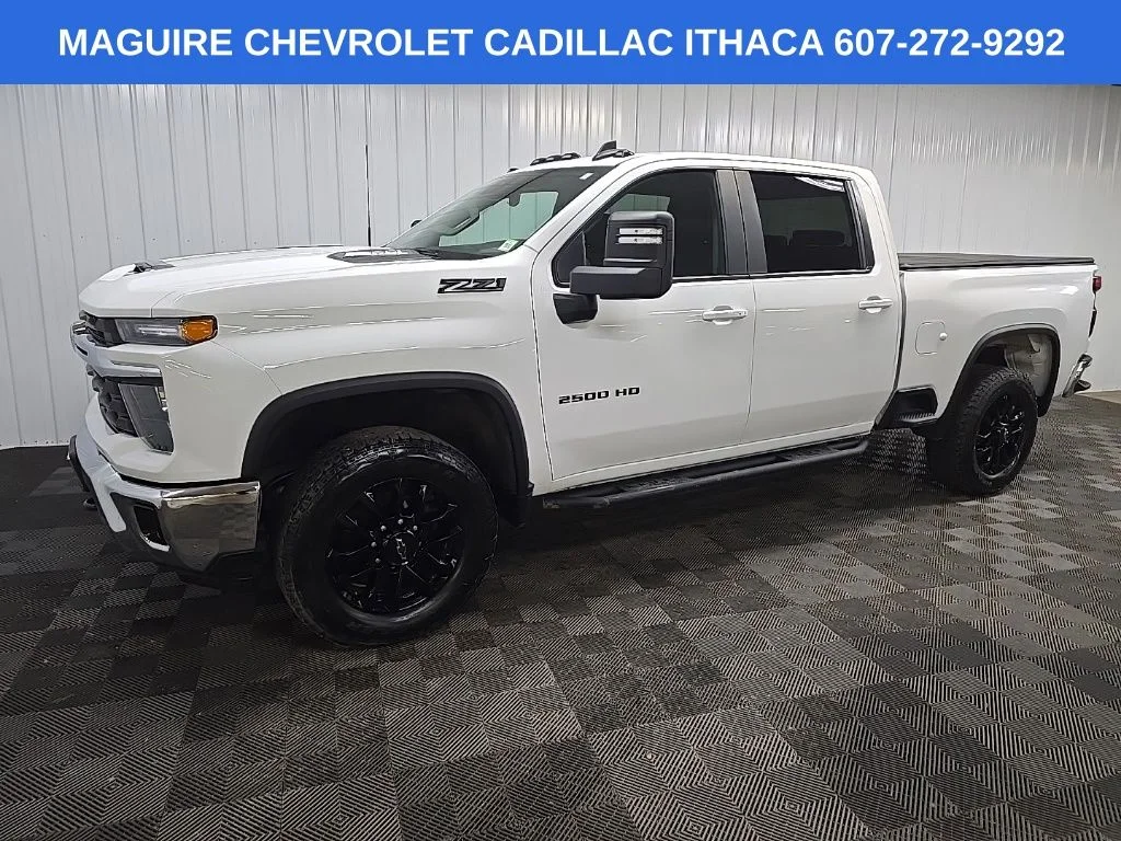 Used 2025 White Chevrolet LT image 6