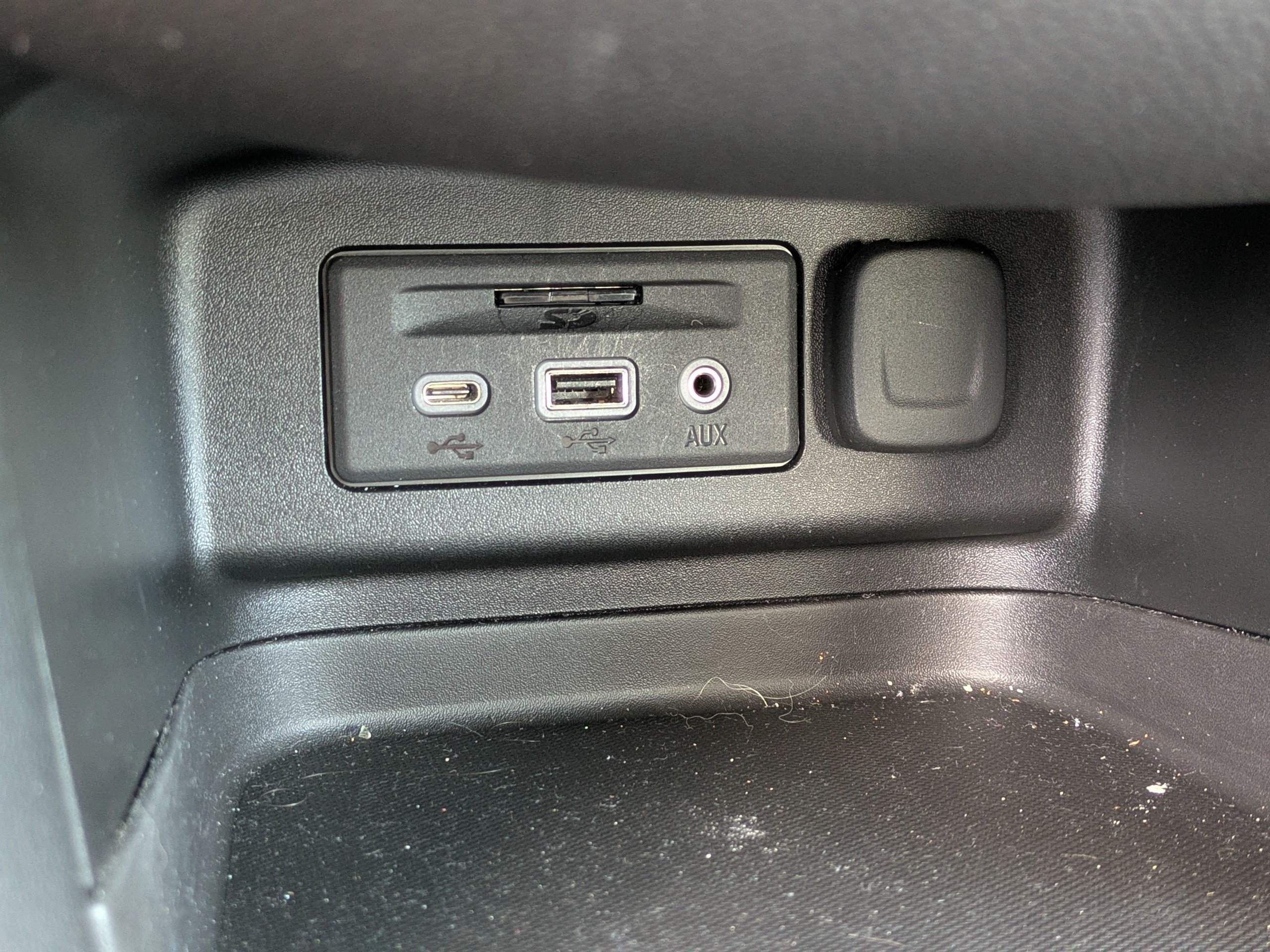 Used 2022 Silver Ice Metallic Chevrolet RS image 29