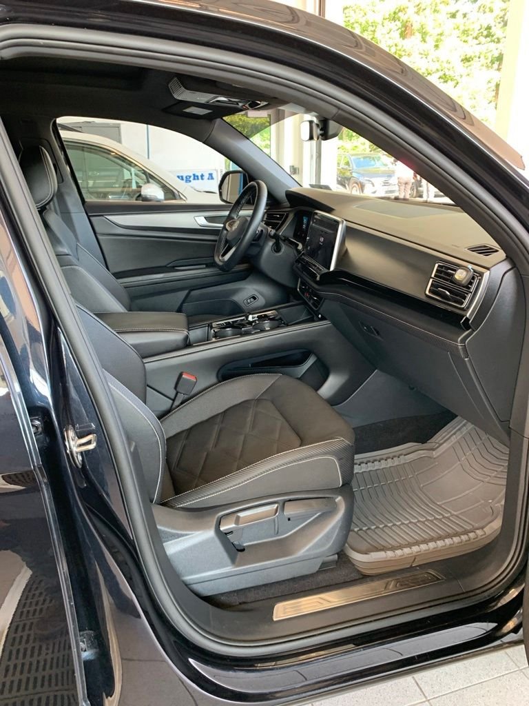 2024 Volkswagen Atlas Cross Sport SE w/Tech - Photo 21