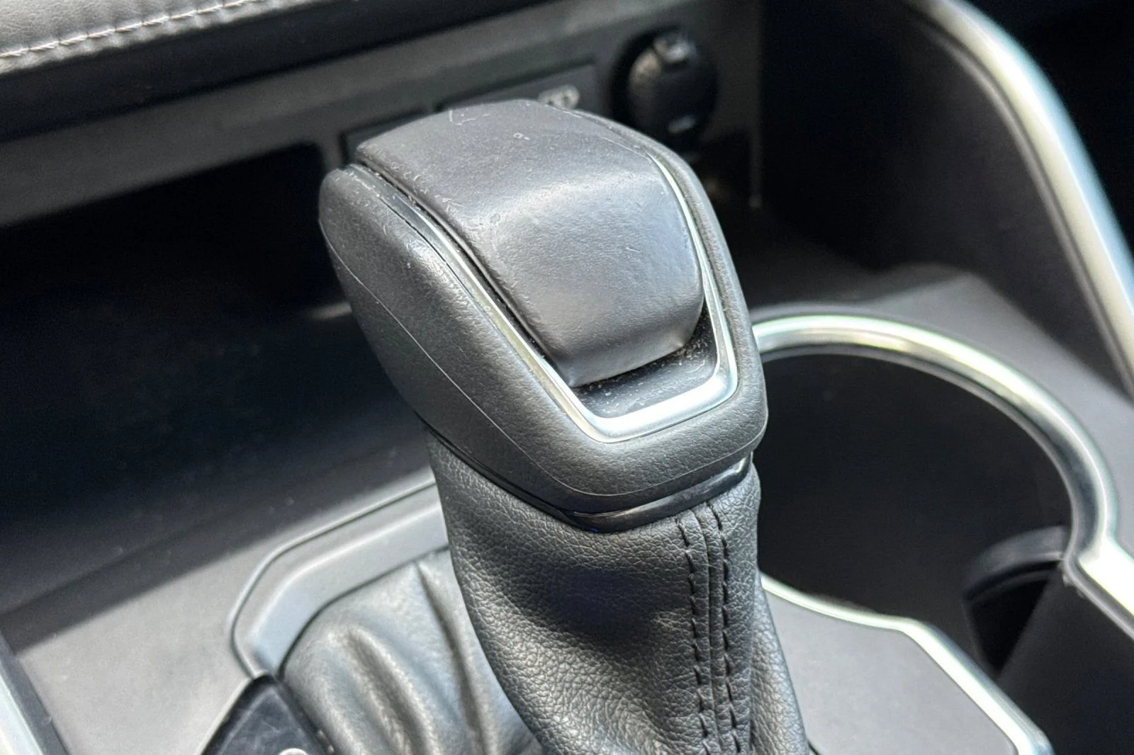 Used 2022 Moon Dust Toyota XLE image 25