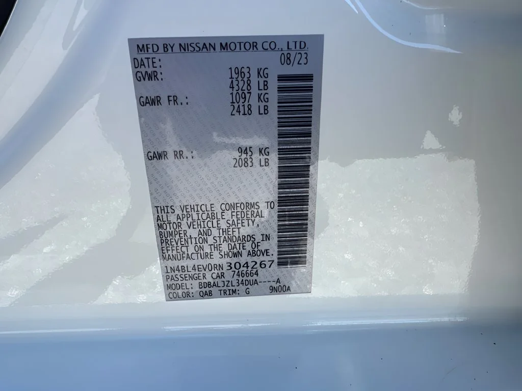 Used 2024 White Nissan 2.5 SL image 31