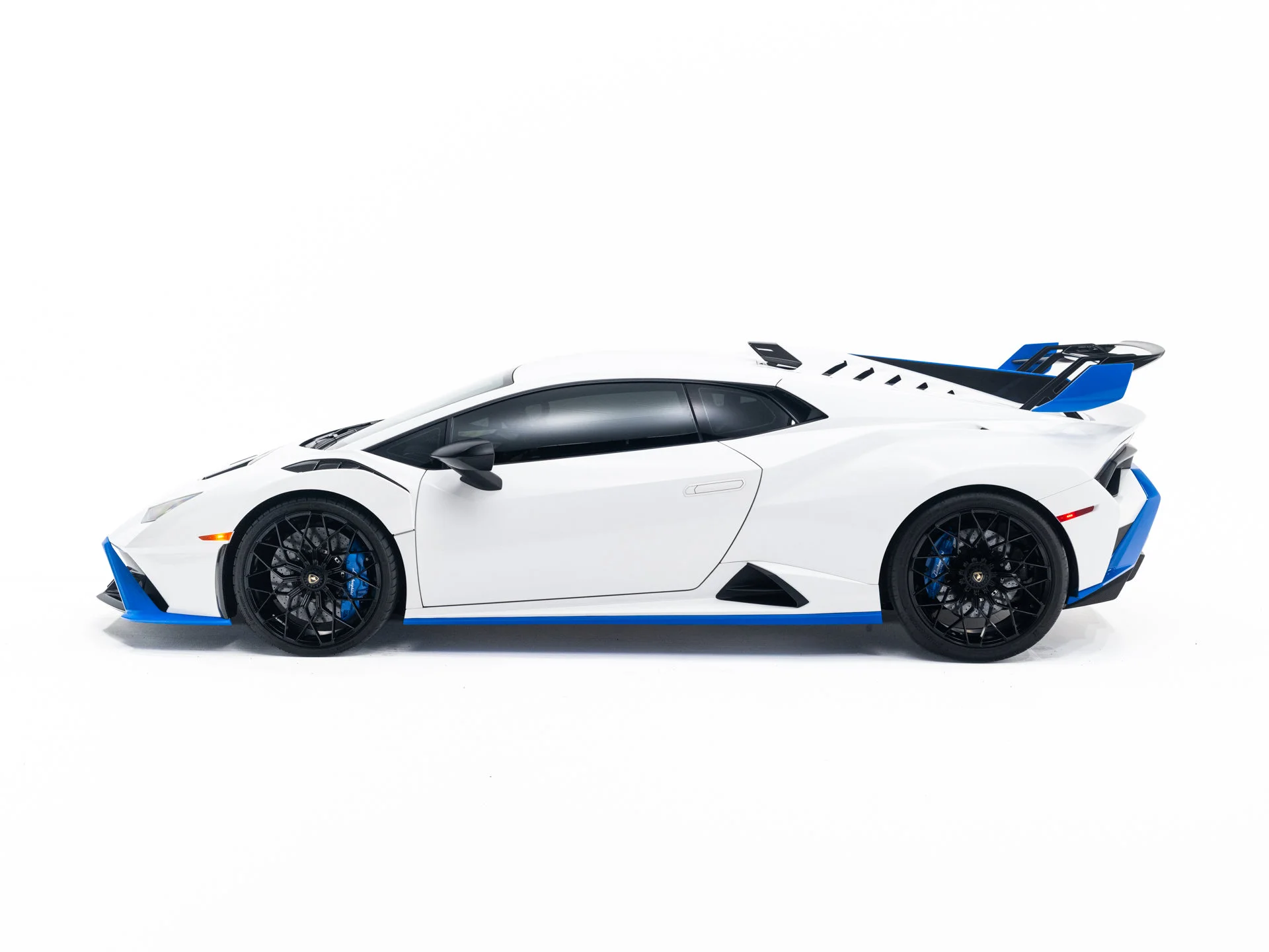 Used 2021 Bianco Asopo Metallic Lamborghini  image 3
