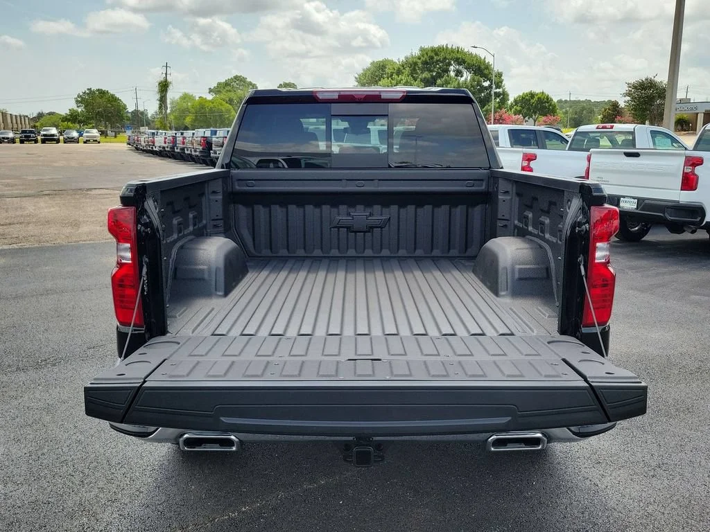 New 2026 Black Chevrolet LT image 17