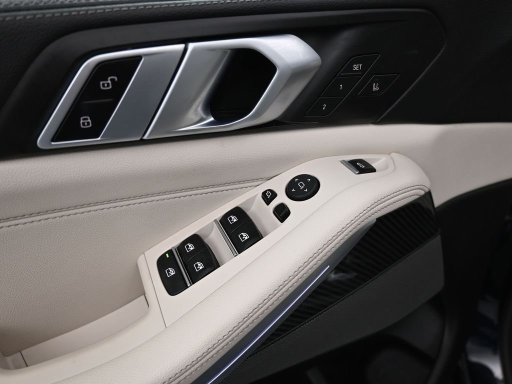 Used 2022 Black BMW M50i image 10
