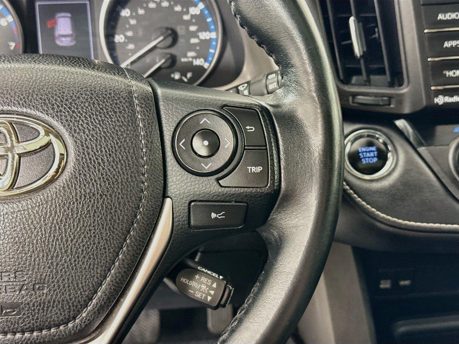 Used 2018 Super White Toyota XLE image 17