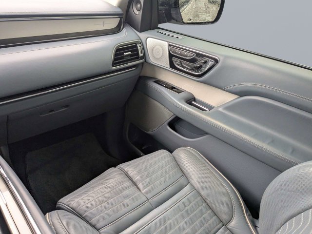 Used 2019 White Lincoln Black Label image 19