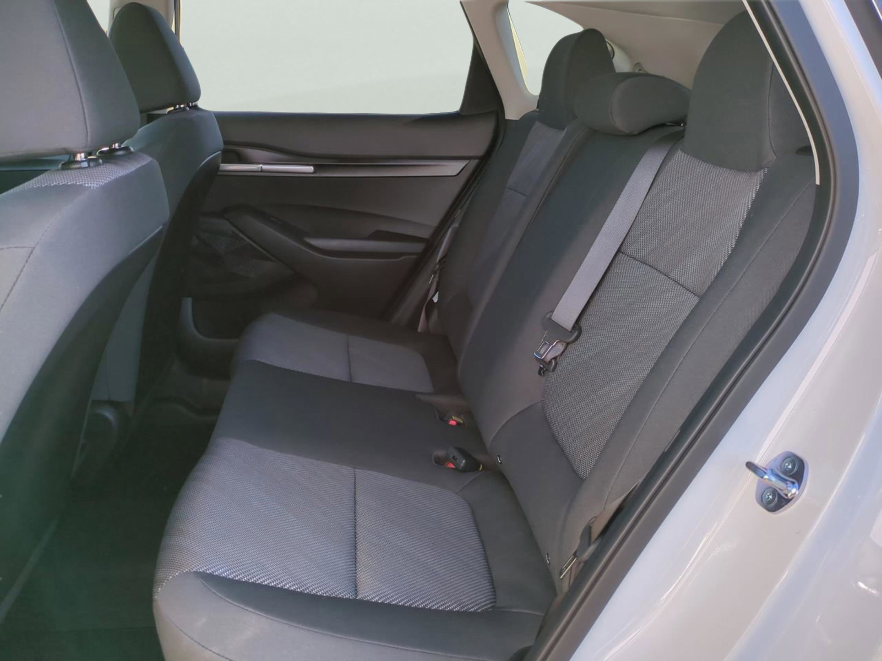 New 2026 Snow White Pearl Kia LX image 15