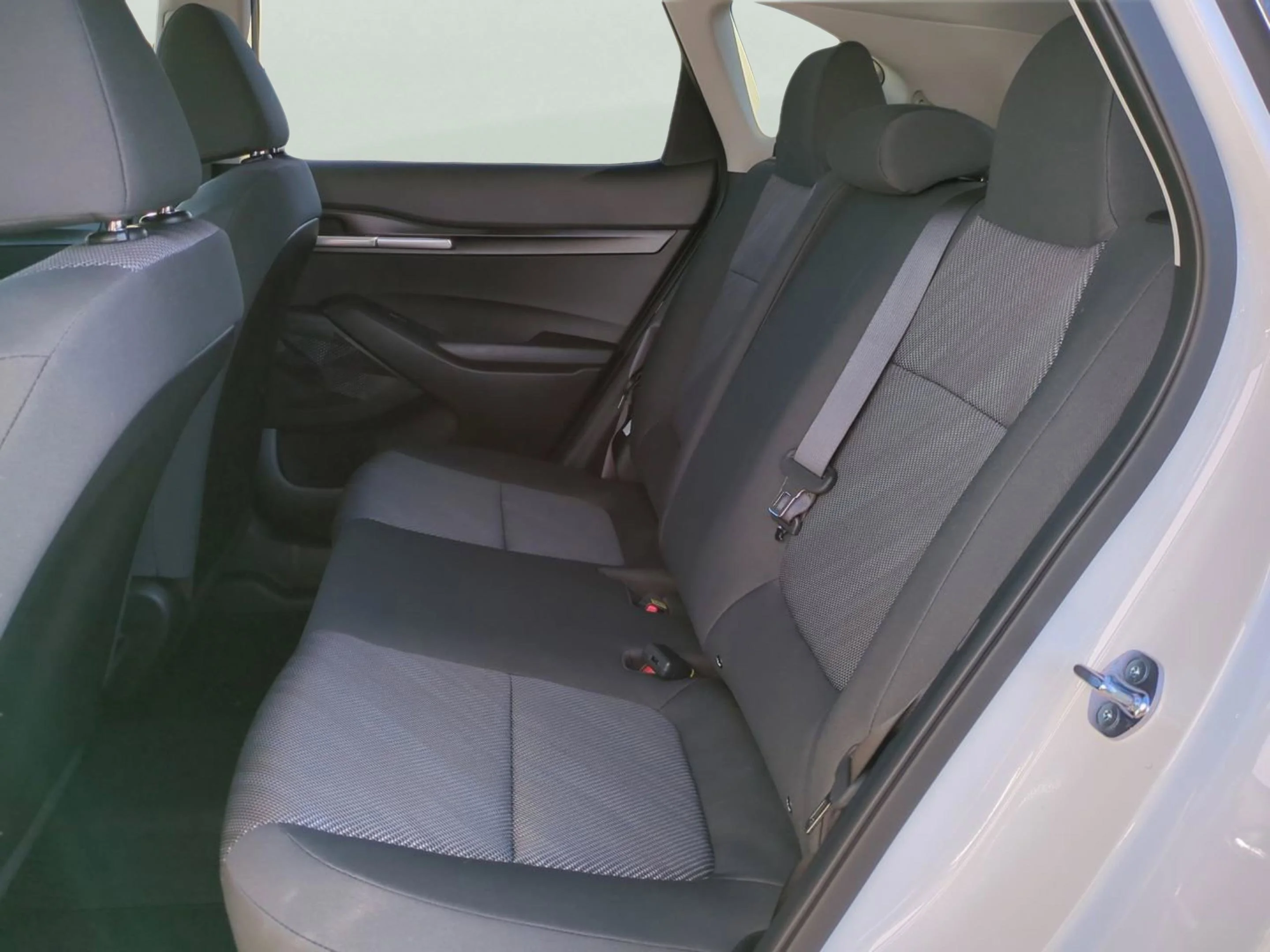 New 2026 Snow White Pearl Kia LX image 15