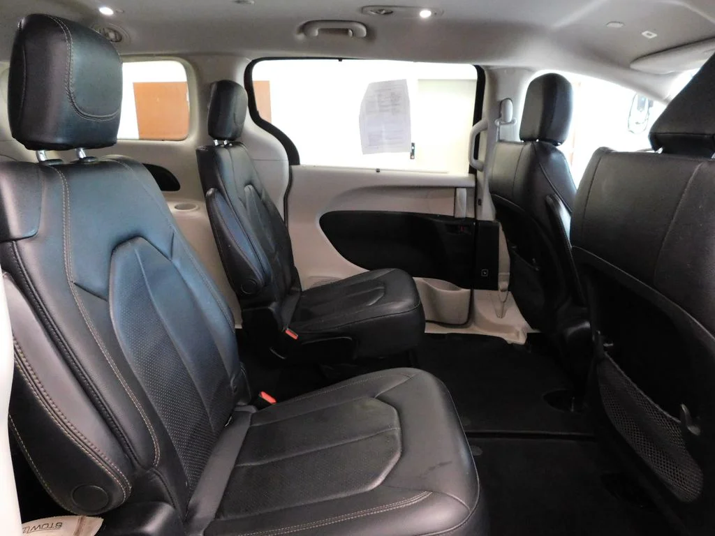 Used 2019 Velvet Red Pearlcoat Chrysler Touring L image 44